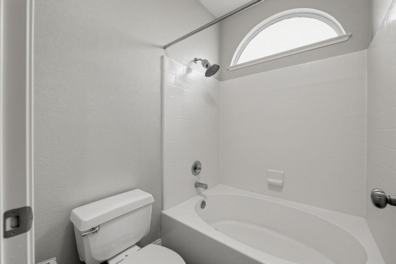 1713 Fairhaven Ct - Photo 2 of 16