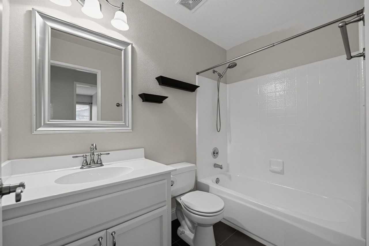 1713 Fairhaven Ct - Photo 3 of 16