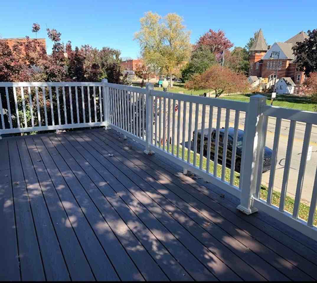 146 S Clinton St - Photo 4 of 18