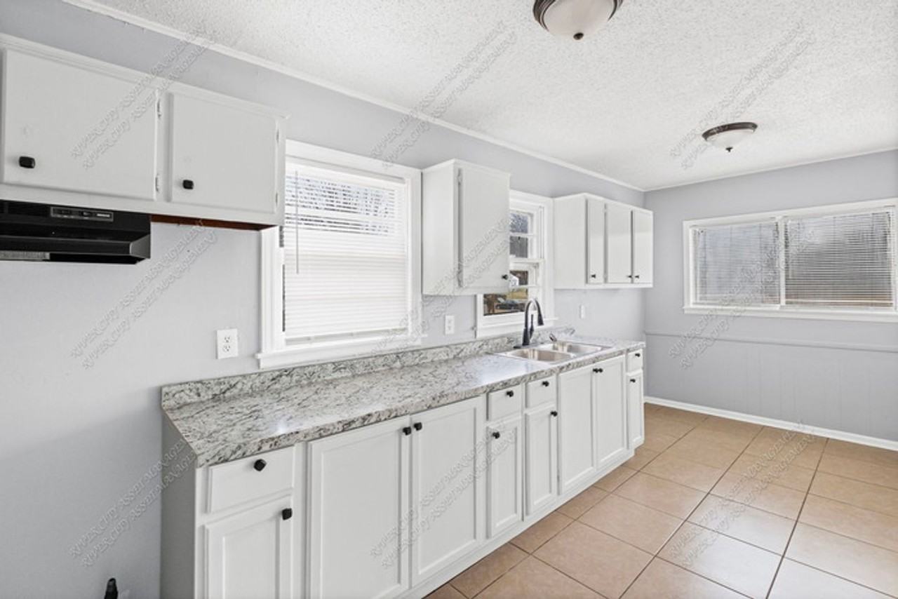 2185 Slocum Ave - Photo 3 of 10
