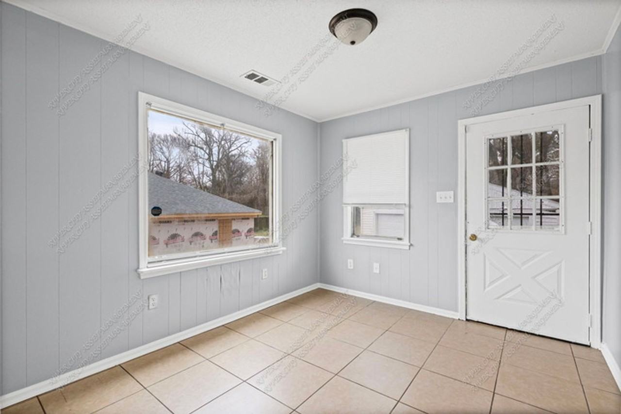 2185 Slocum Ave - Photo 5 of 10