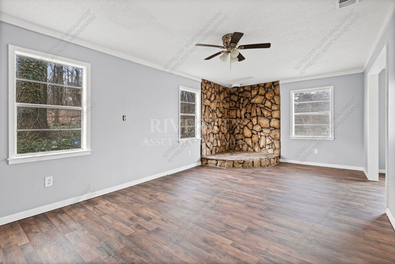 2185 Slocum Ave - Photo 6 of 10