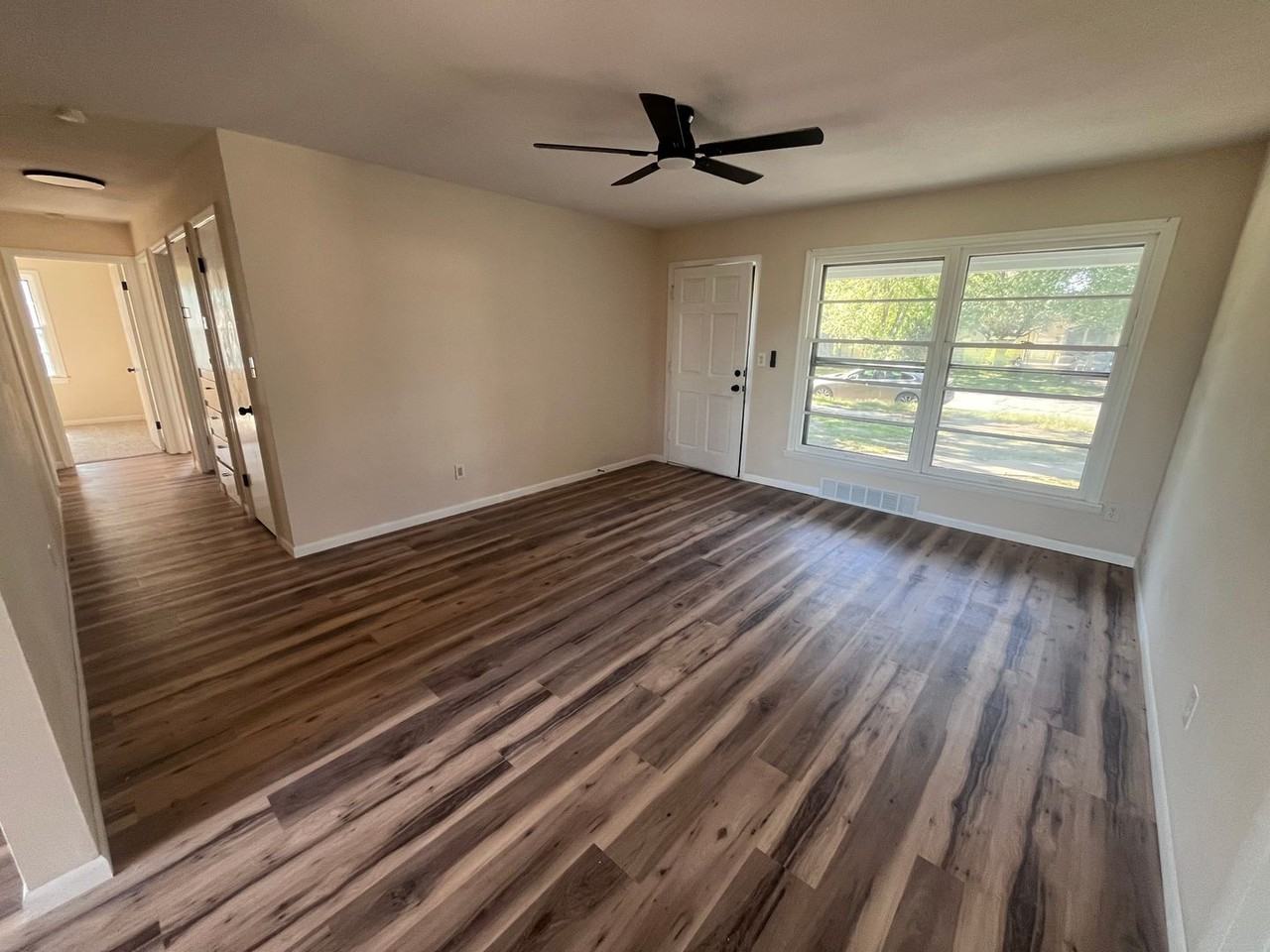 3426 S Osage Ave - Photo 3 of 10