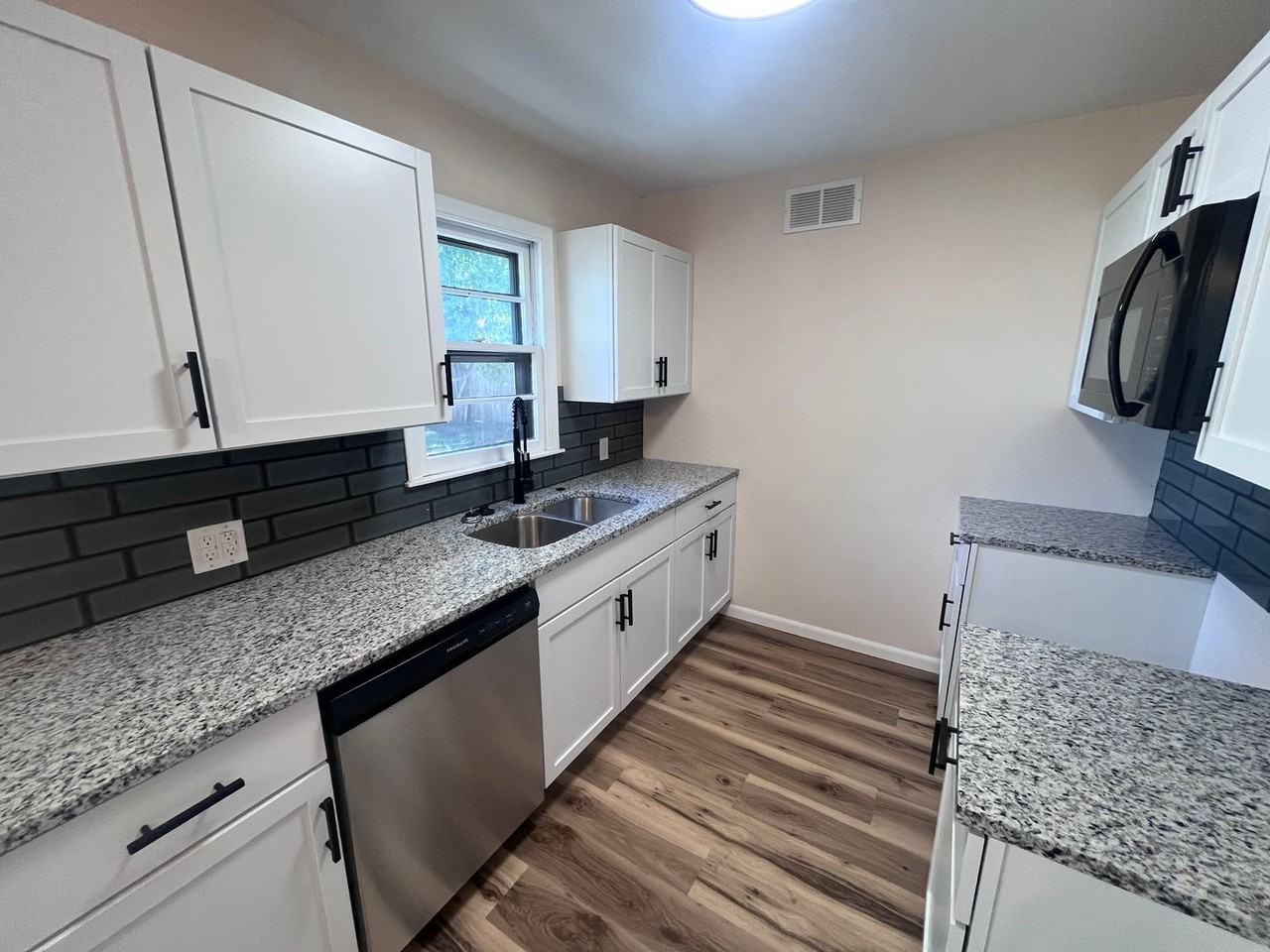 3426 S Osage Ave - Photo 4 of 10