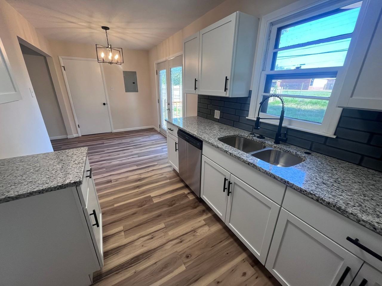 3426 S Osage Ave - Photo 5 of 10