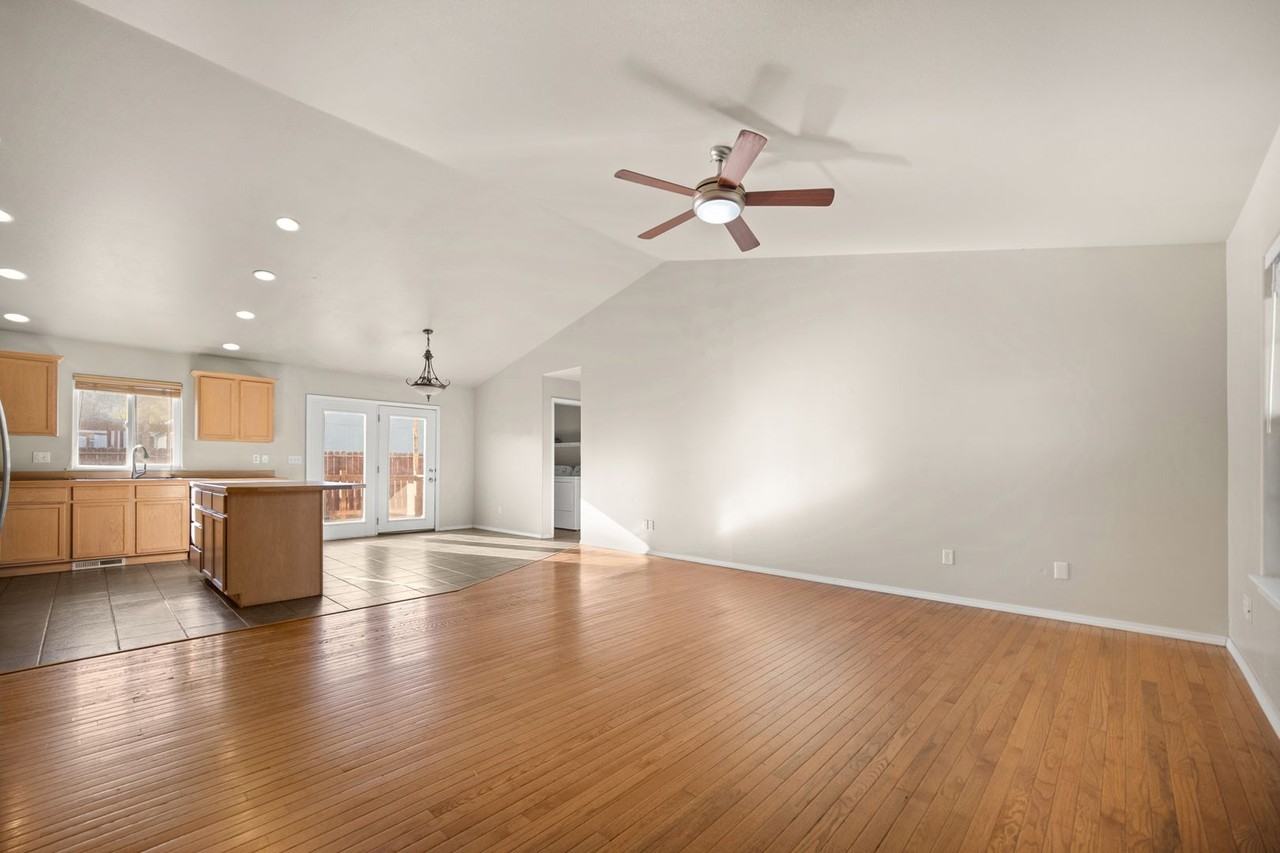 114 18th St - Photo 3 of 27