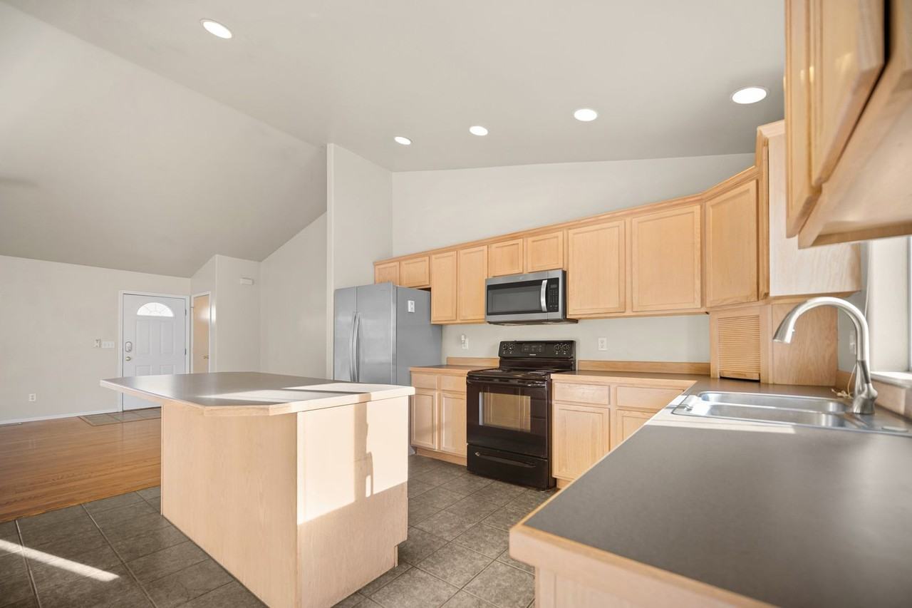 114 18th St - Photo 7 of 27
