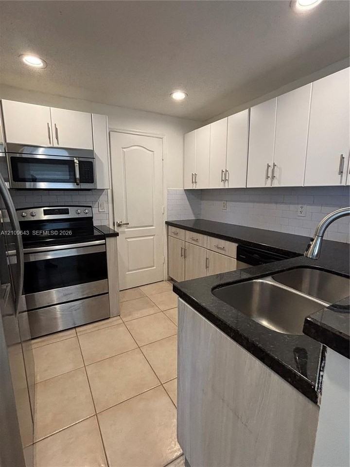 11467 Nw 51st Ter - Photo 2 of 21
