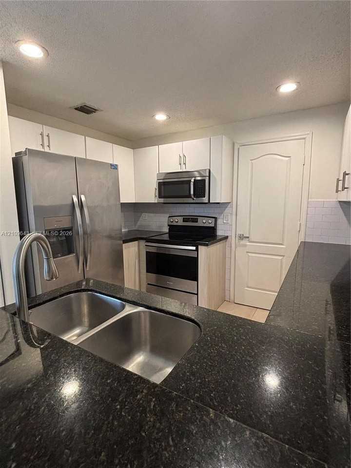 11467 Nw 51st Ter - Photo 3 of 21