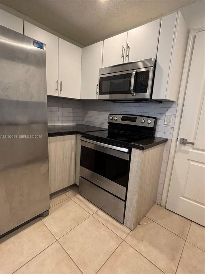 11467 Nw 51st Ter - Photo 4 of 21