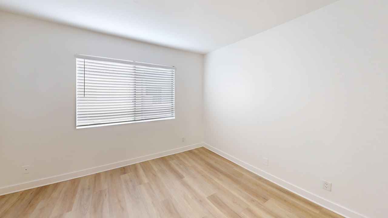 Chateau Woodley Hart Apartments - Photo 3 of 26