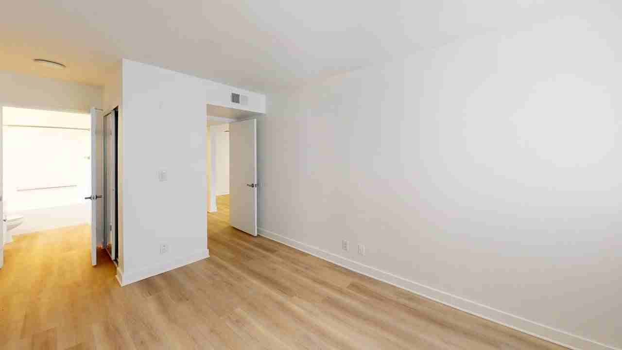 Chateau Woodley Hart Apartments - Photo 4 of 26