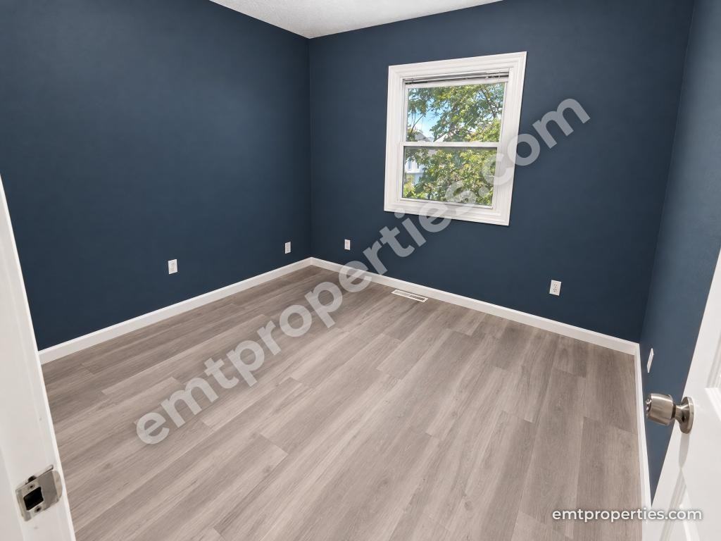 643 E St - Photo 5 of 11
