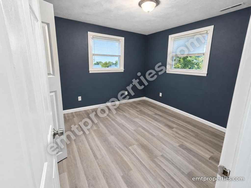 643 E St - Photo 7 of 11