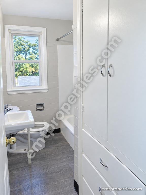 2389 E 37th St - Photo 4 of 11