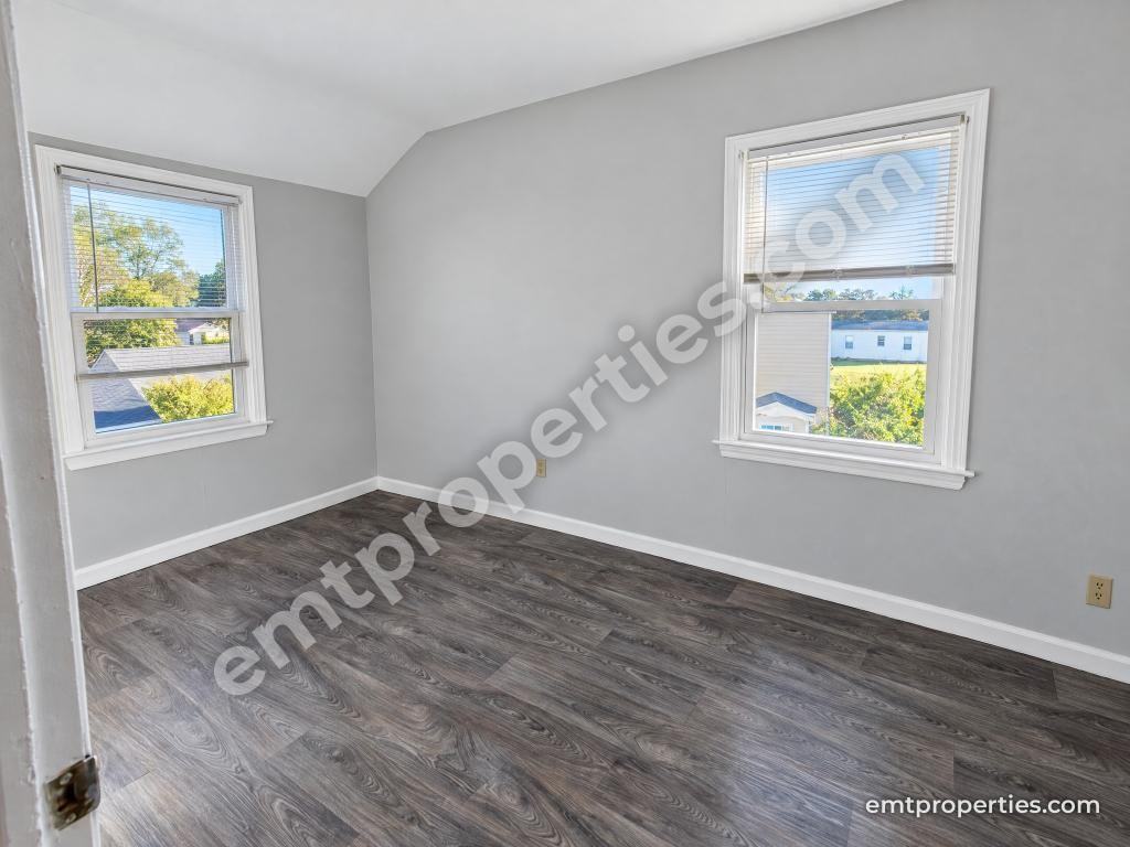 2389 E 37th St - Photo 6 of 11