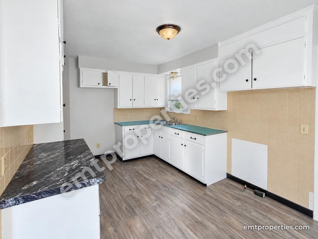 2389 E 37th St - Photo 7 of 11