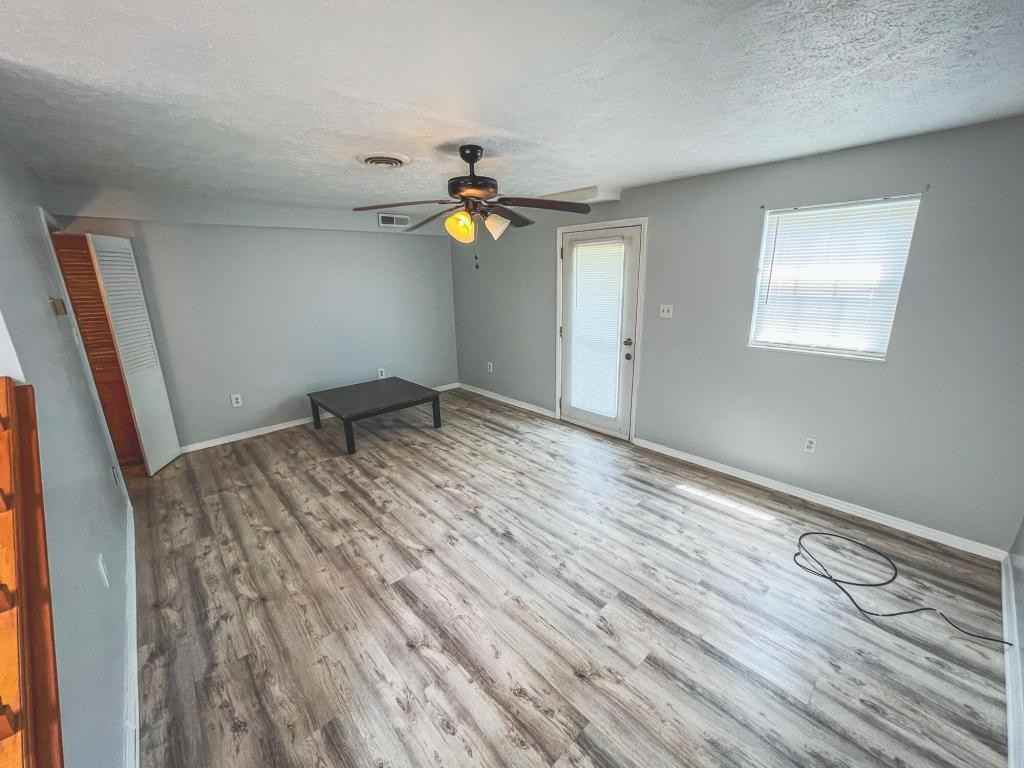 431 Spurgeon Ln - Photo 3 of 10
