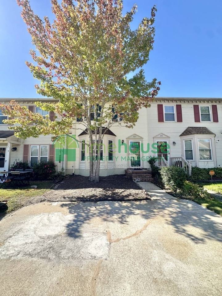 325 Gambrill Ct #1 - Photo 2 of 20