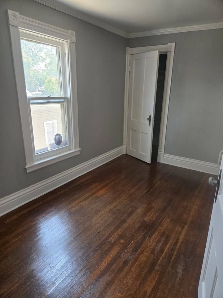 250 East Ave - Photo 5 of 8
