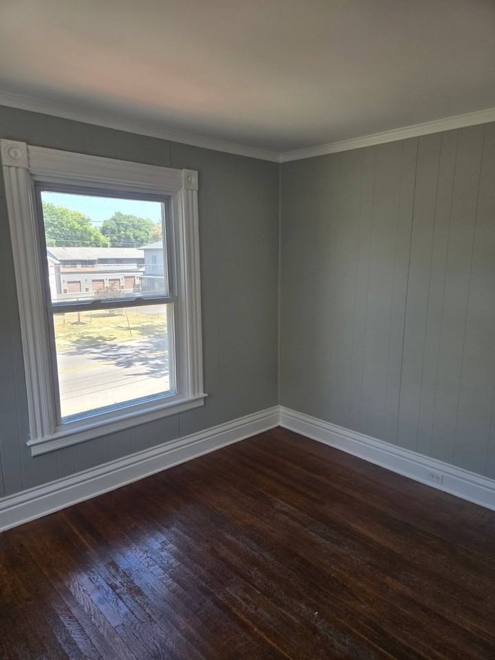 250 East Ave - Photo 6 of 8
