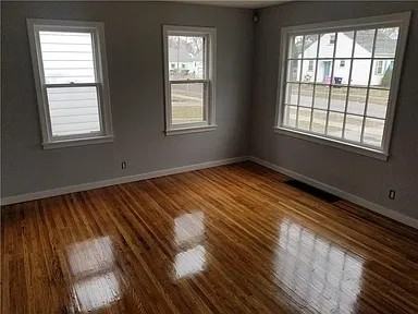 263 Oakwood Rd - Photo 6 of 9