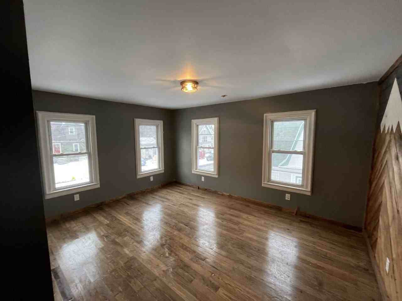 8389 Seneca St - Photo 3 of 11