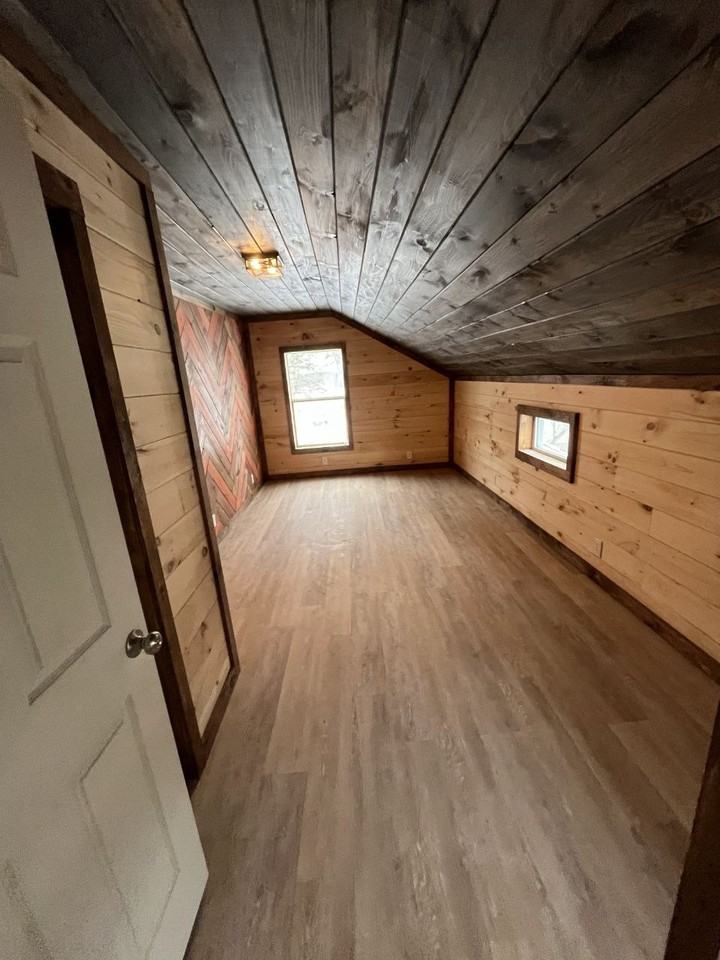 8389 Seneca St - Photo 4 of 11