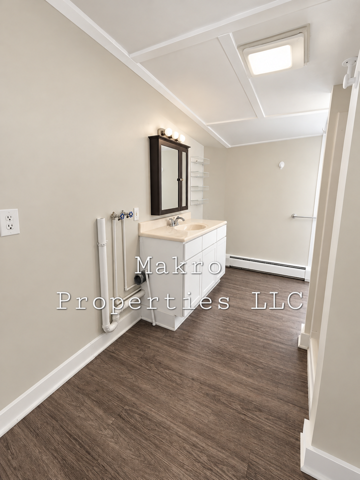 37 Main St #2ndFL - Photo 4 of 5