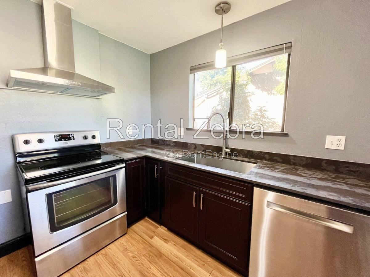 2905 Niagra St - Photo 2 of 19