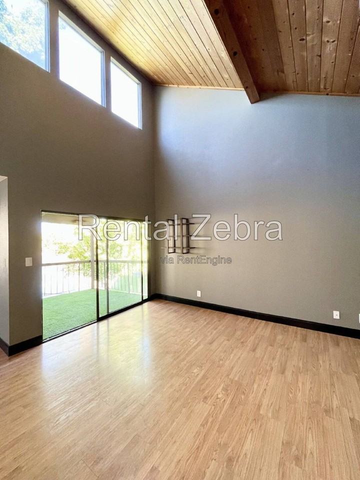 2905 Niagra St - Photo 3 of 19