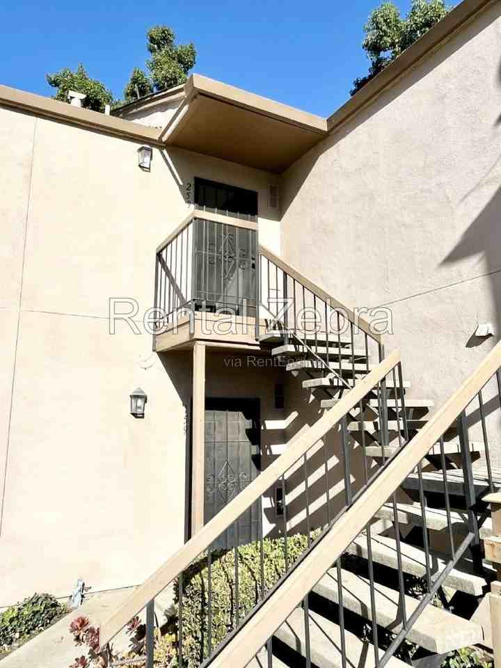 2905 Niagra St - Photo 4 of 19