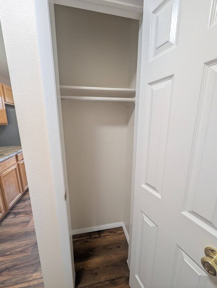 510 Mountain View Pl Apt D - Photo 4 of 14
