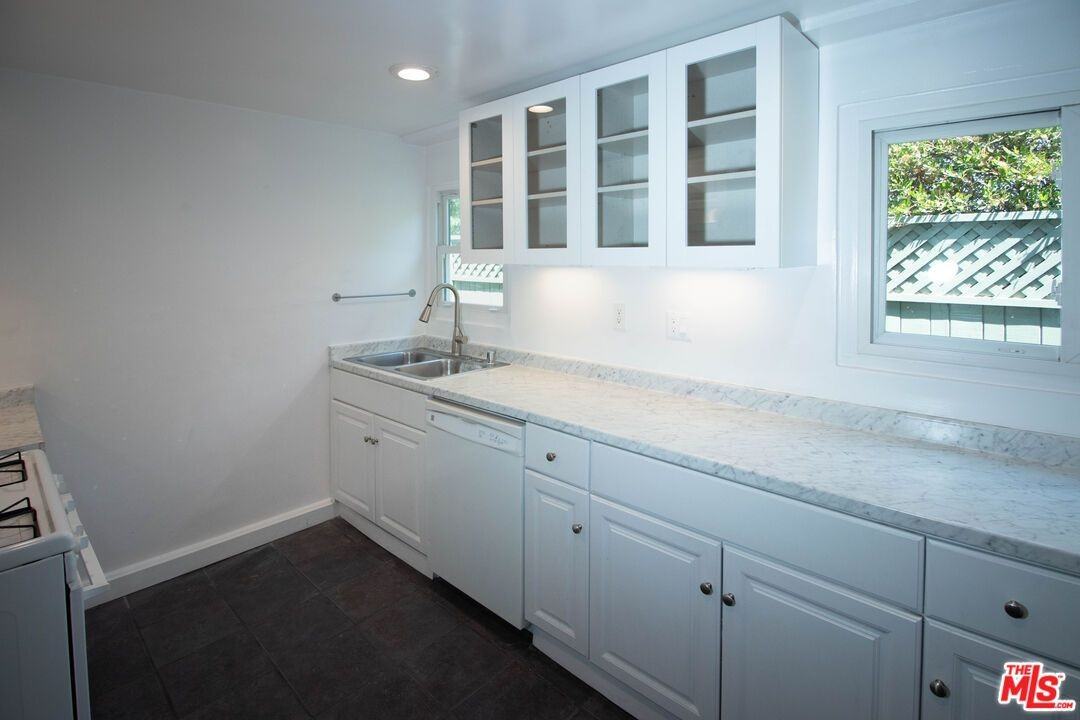 2247 Moore St - Photo 7 of 17