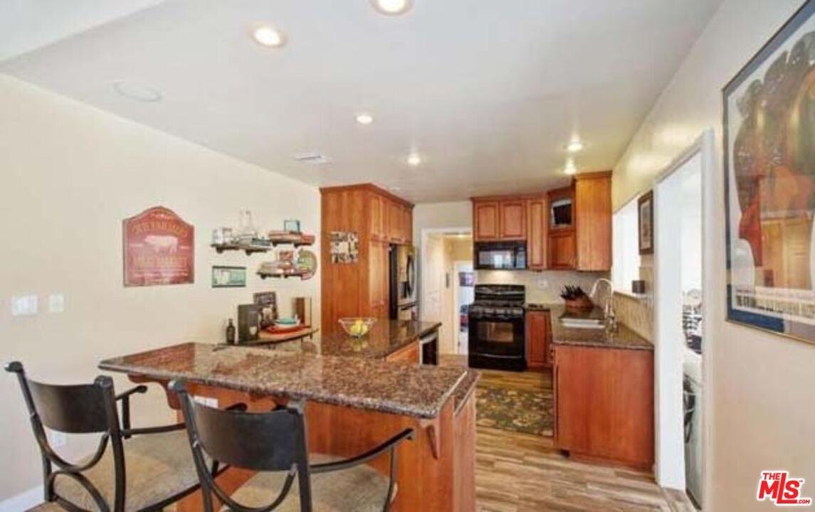 2340 Caldero Ln - Photo 6 of 10