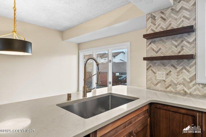 7790 Boundary Ave - Photo 6 of 9