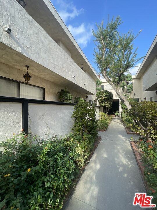 11806 Gorham Ave ##18 - Photo 3 of 26