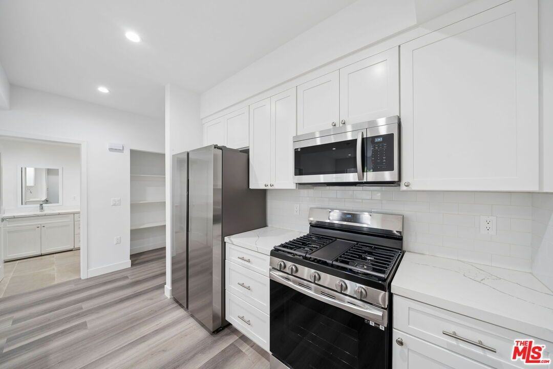 627 N Dillon St ##206 - Photo 5 of 28
