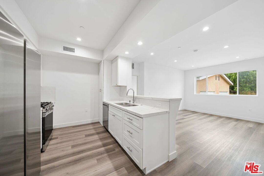 627 N Dillon St ##206 - Photo 7 of 28