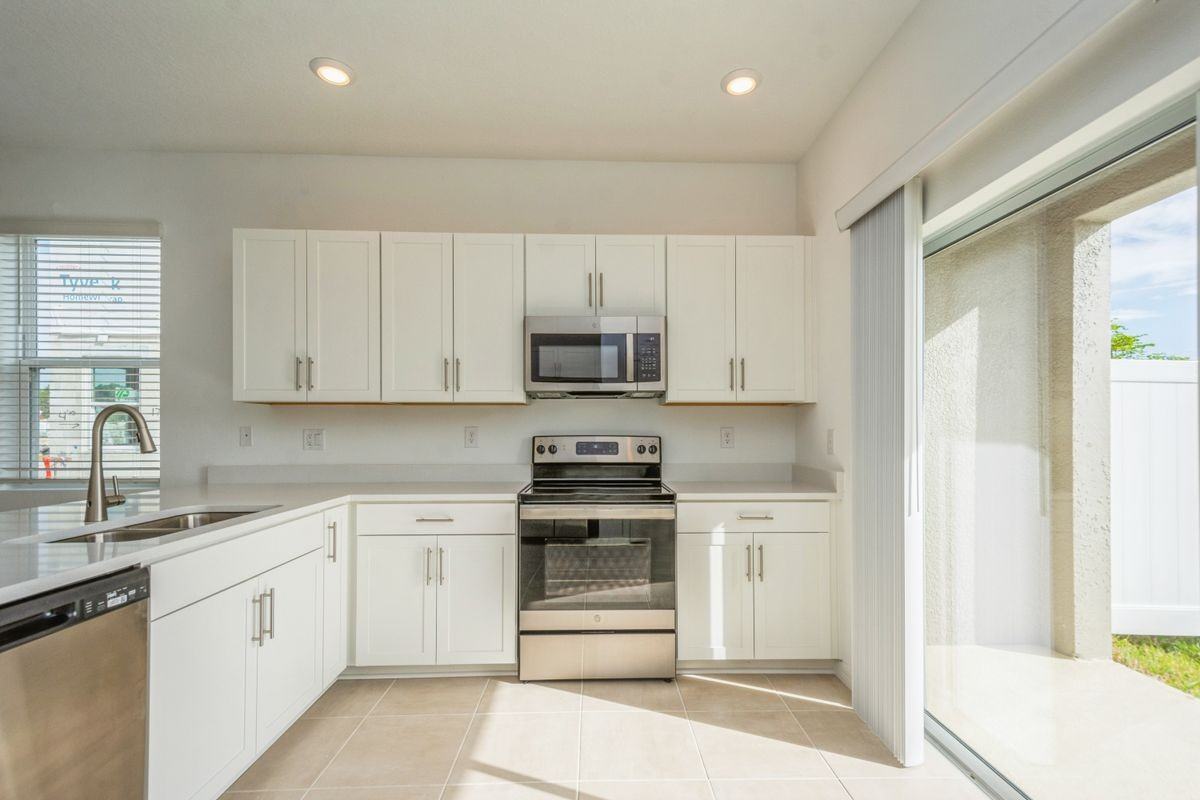 8521 Daybreak St - Photo 2 of 10
