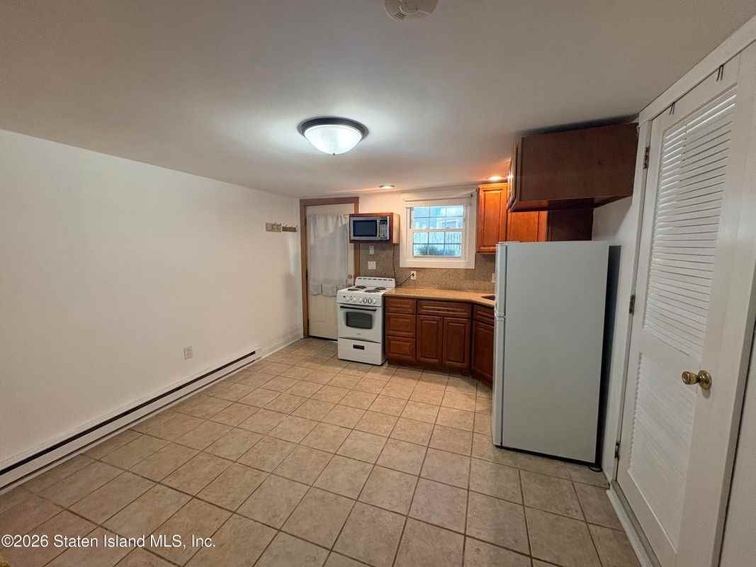 25 Goodall St ##R - Photo 3 of 10
