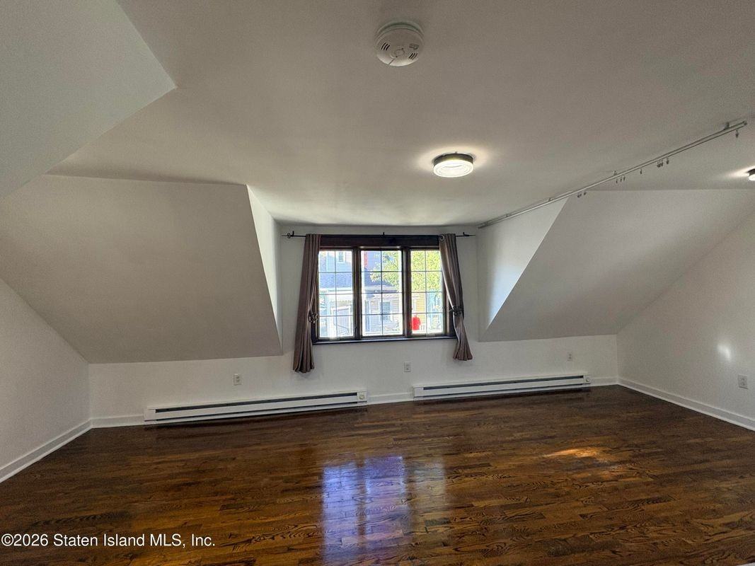 25 Goodall St ##R - Photo 7 of 10