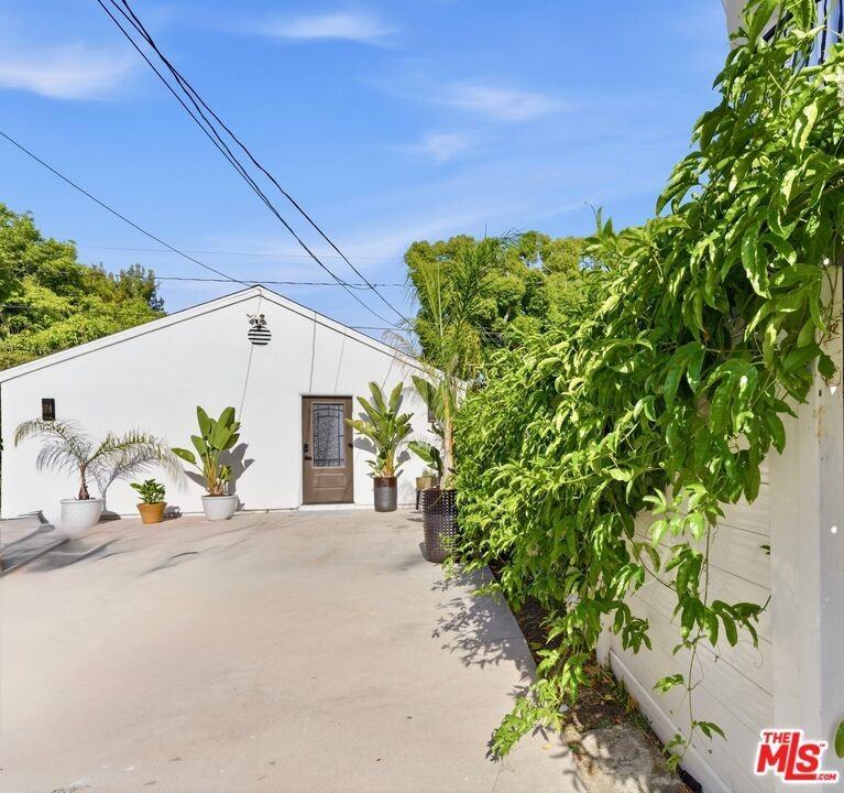 132 N Carson Rd ##A - Photo 2 of 14
