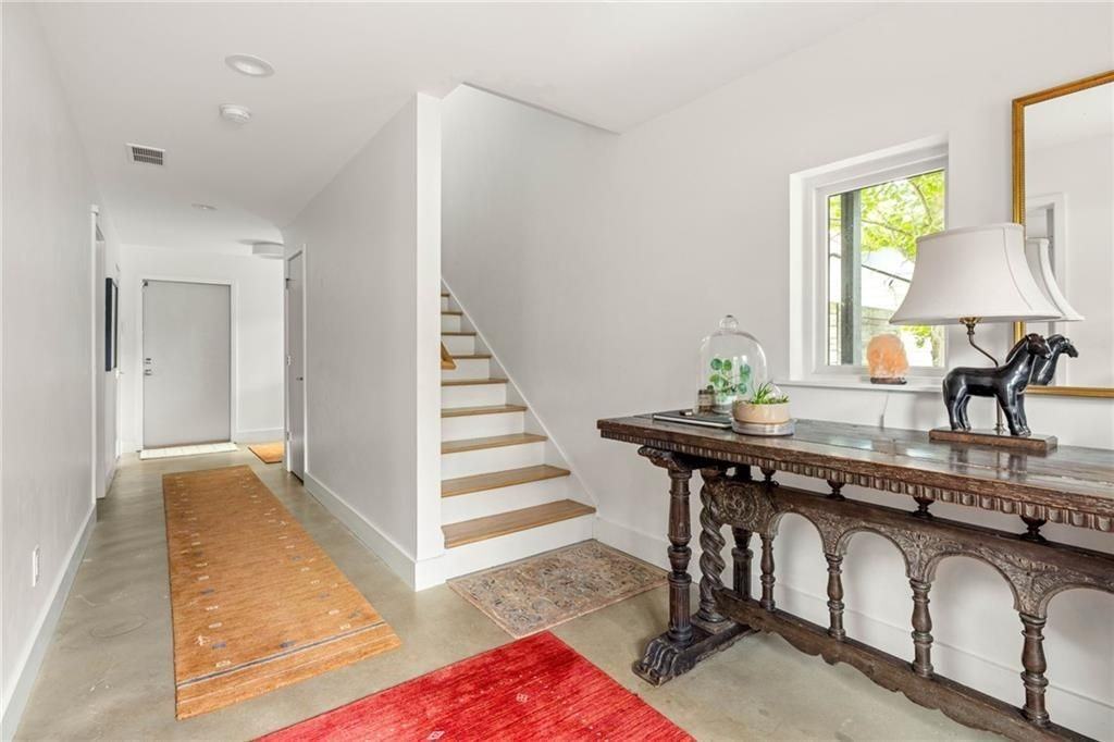 220 Wilbur Ave Se - Photo 6 of 50
