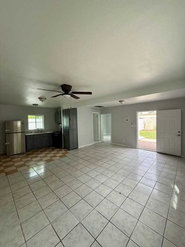 8447 Serapis Ave ##1/2 - Photo 3 of 5