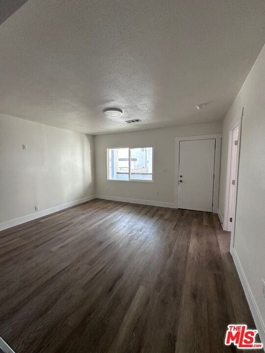 1238 N Mariposa Ave - Photo 5 of 7