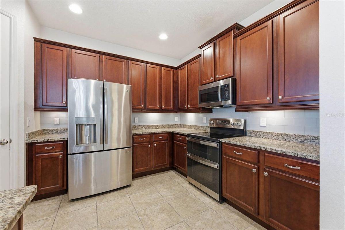 13786 Summer Harbor Ct - Photo 3 of 9
