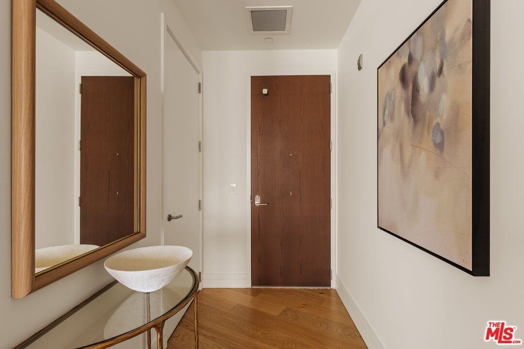 211 W Elm Ct ##13e - Photo 3 of 25