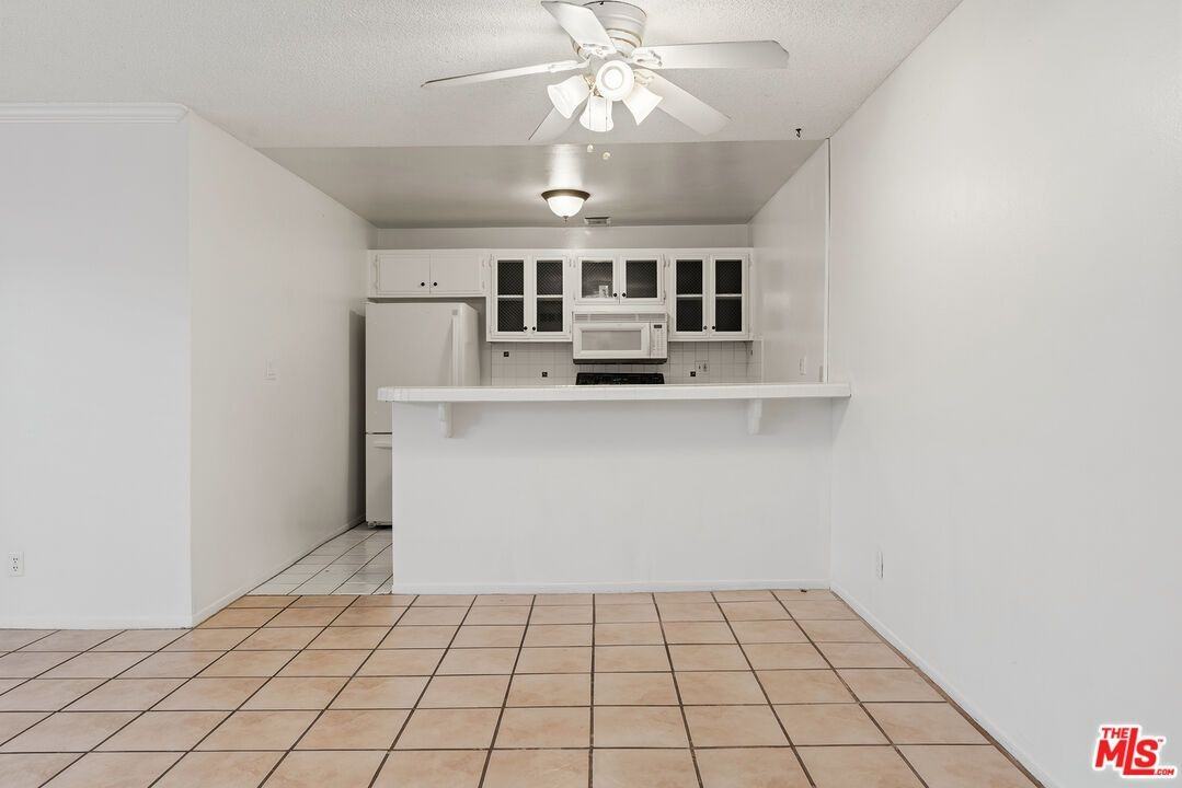 5414 Newcastle Ave ##19 - Photo 2 of 22
