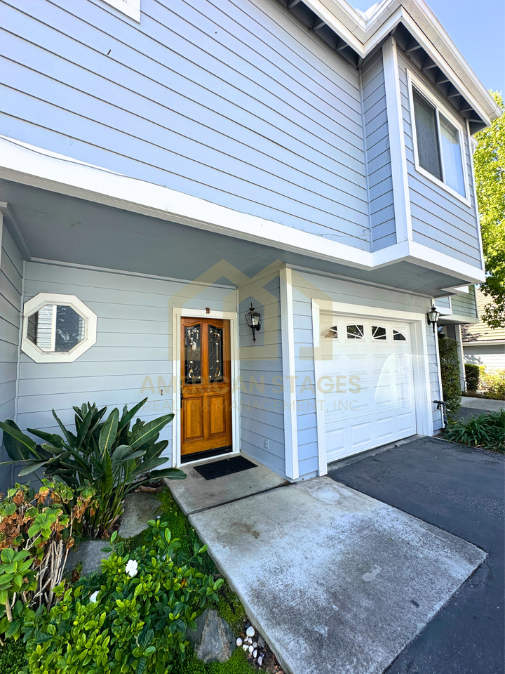1686 Eucalyptus Dr #B - Photo 2 of 19